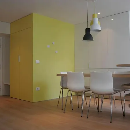 Apartment Ideally Located Designer Flat *