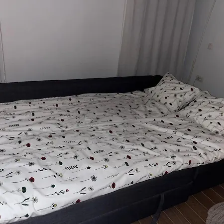 Ideally Located Designer Flat Apartment